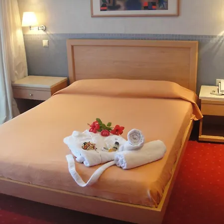 מלון Isthmia Prime 3*