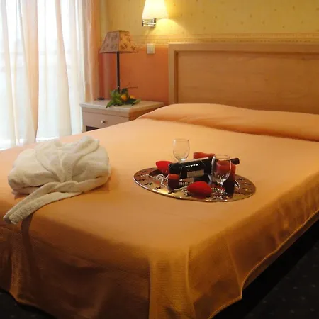 מלון Isthmia Prime 3*