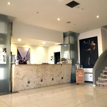 מלון Isthmia Prime 3*